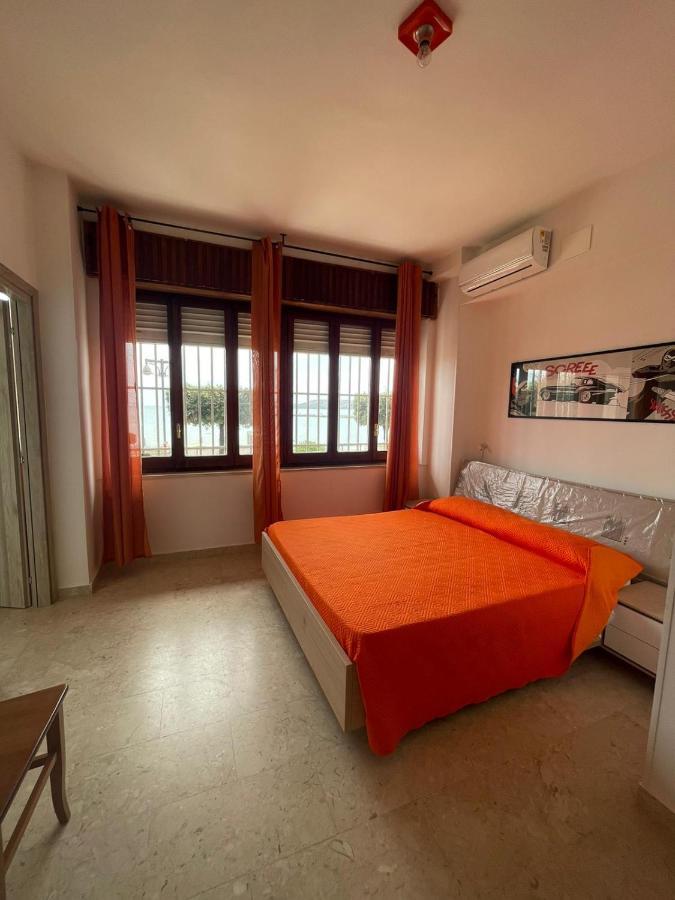La Finestra Sul Mare B&B Crotone Eksteriør billede
