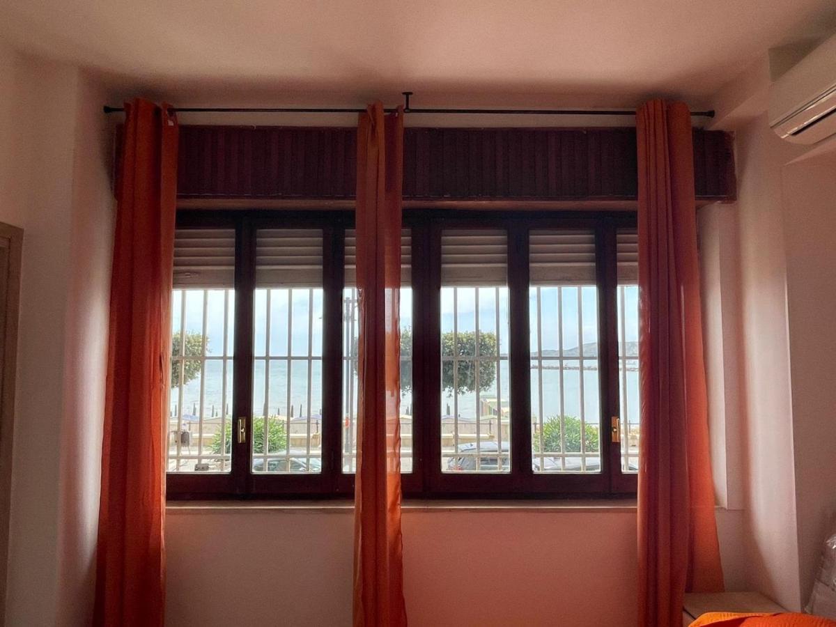 La Finestra Sul Mare B&B Crotone Eksteriør billede