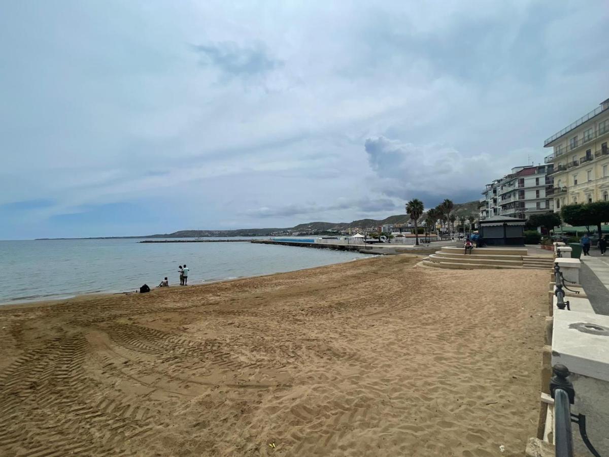 La Finestra Sul Mare B&B Crotone Eksteriør billede